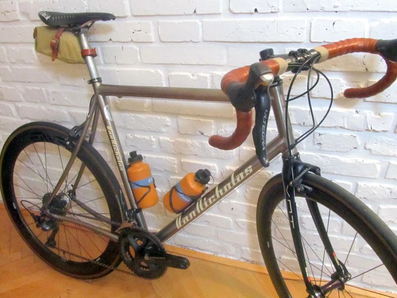 Titanový VAN NICOLAS YUKON na Shimano ULTEGRA, 58 cm. zánovní. PC 150.000+