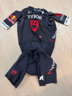 Kombinéza Silniční + na časovku ASSOS v barvách TUDOR