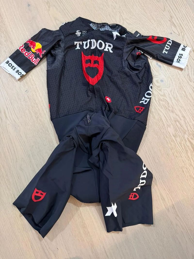 Kombinéza Silniční + na časovku ASSOS v barvách TUDOR