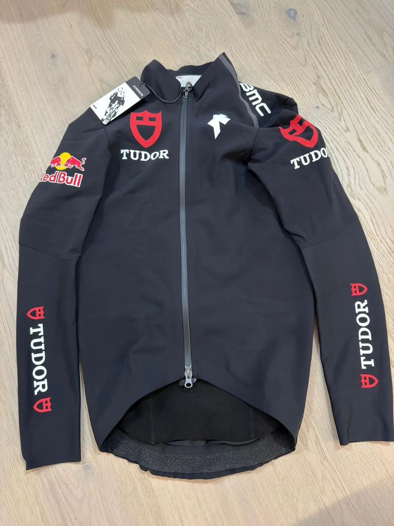 Bunda a Rainbunda ASSOS v barvách TUDOR