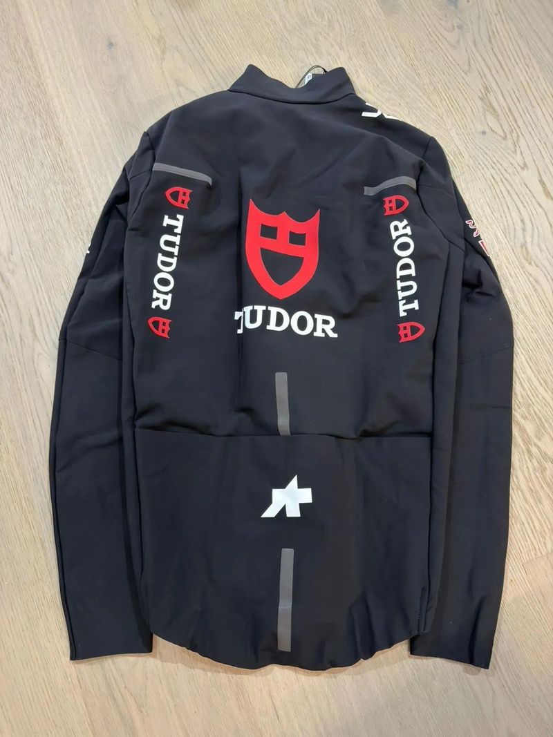 Bunda a Rainbunda ASSOS v barvách TUDOR