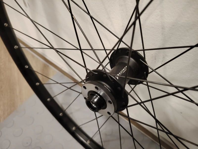 Zapletená kola 29" 30mm sundáno z nového kola