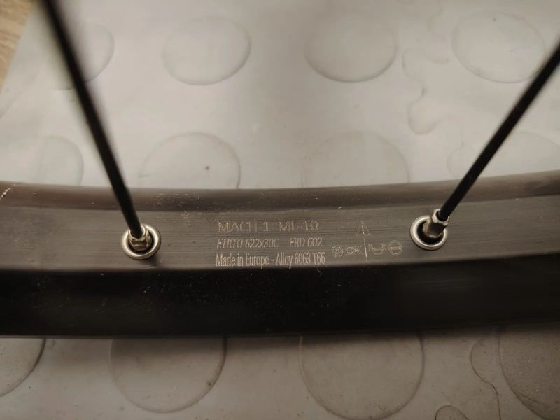 Zapletená kola 29" 30mm sundáno z nového kola