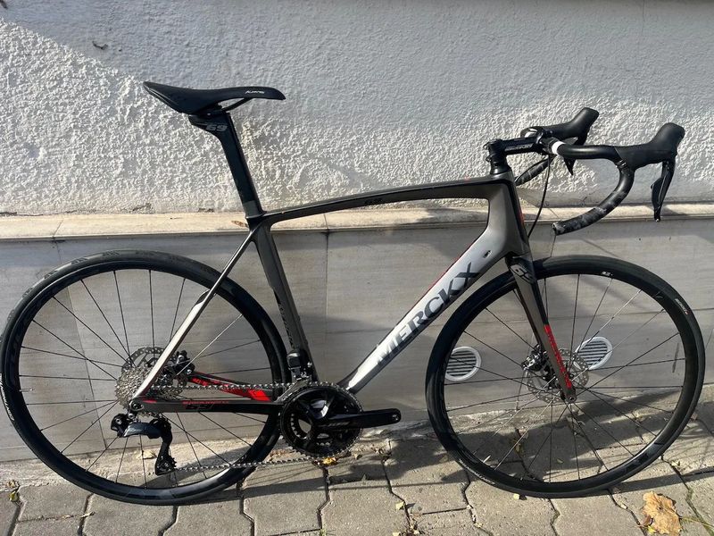 Karbonové silniční kolo Eddy Merckx Mourenx 69, nová sada Shimano 105 2x12s