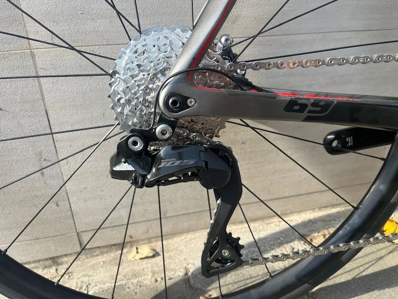 Karbonové silniční kolo Eddy Merckx Mourenx 69, nová sada Shimano 105 2x12s