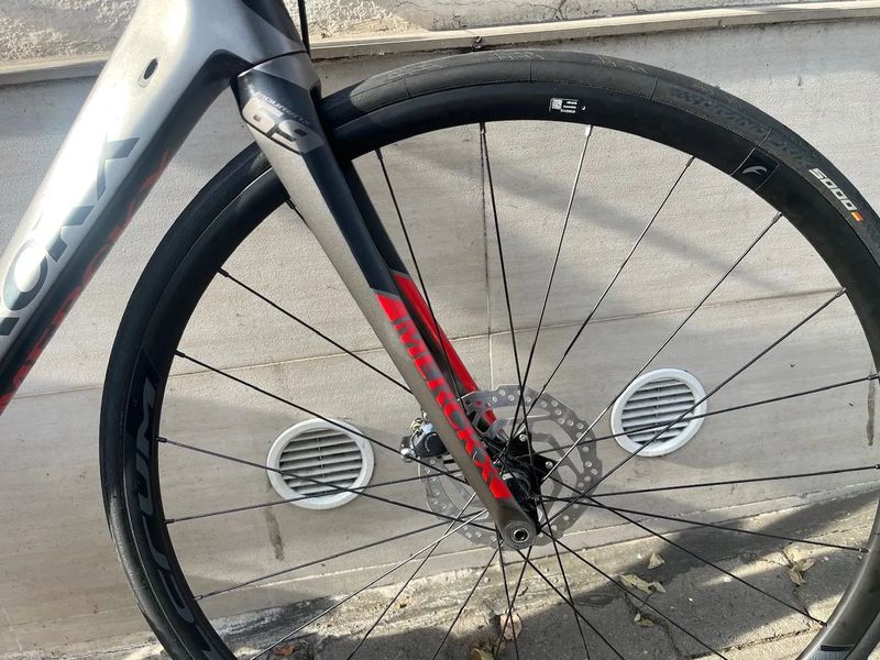 Karbonové silniční kolo Eddy Merckx Mourenx 69, nová sada Shimano 105 2x12s