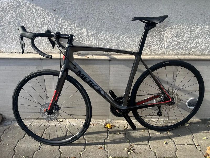 Karbonové silniční kolo Eddy Merckx Mourenx 69, nová sada Shimano 105 2x12s