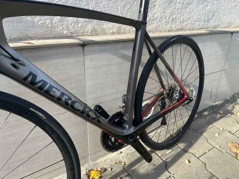Karbonové silniční kolo Eddy Merckx Mourenx 69, nová sada Shimano 105 2x12s