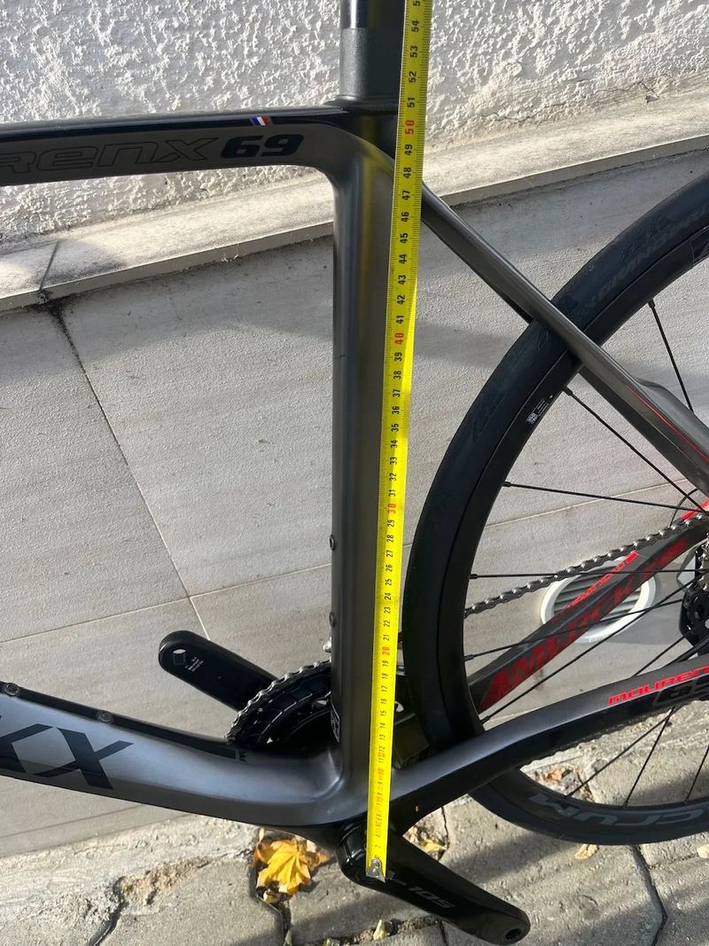 Karbonové silniční kolo Eddy Merckx Mourenx 69, nová sada Shimano 105 2x12s