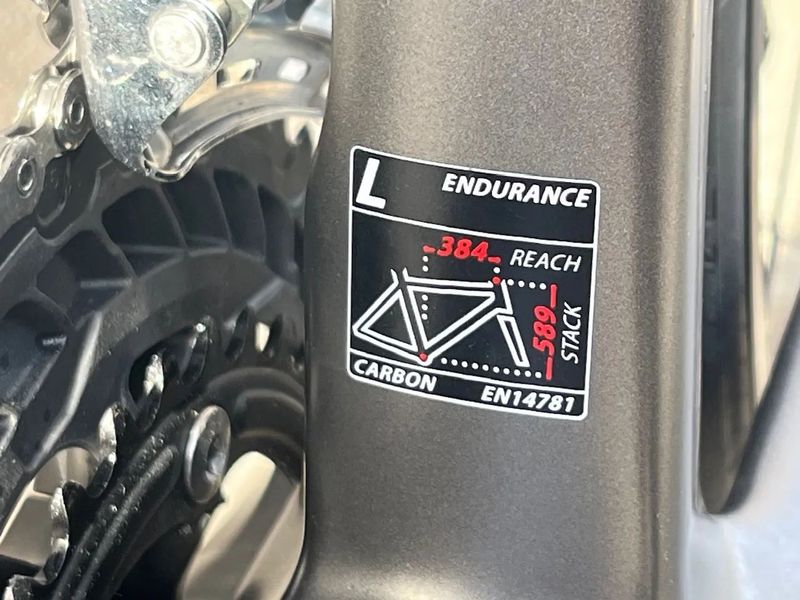 Karbonové silniční kolo Eddy Merckx Mourenx 69, nová sada Shimano 105 2x12s