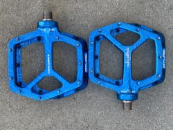 RACE FACE - pedály Atlas 22 Modré