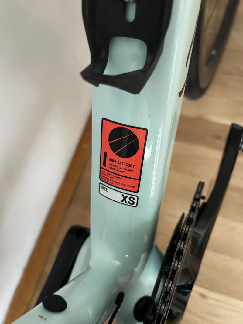 Canyon Ultimate CFR Di2 2025