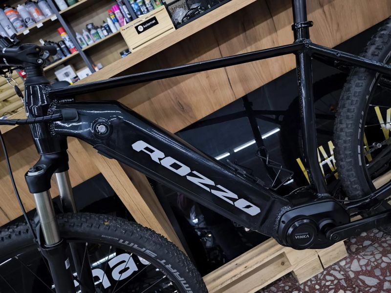 Rozzo VOLT 980, super stav, najeto 3700km, motor Vinka, baterie 720Wh, vzduch vidlice, velikost XL