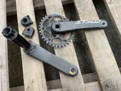 Karbonové Truvativ Stylo DUB Carbon kliky s absoluteBLACK oval převodníkem