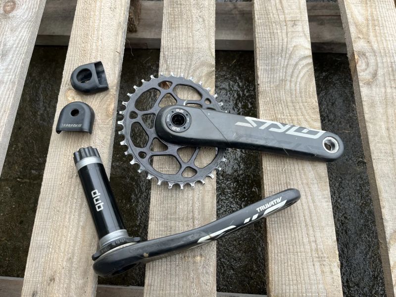 Karbonové Truvativ Stylo DUB Carbon kliky s absoluteBLACK oval převodníkem