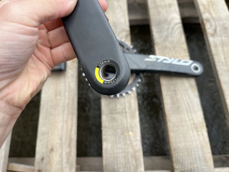 Karbonové Truvativ Stylo DUB Carbon kliky s absoluteBLACK oval převodníkem