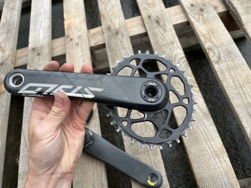 Karbonové Truvativ Stylo DUB Carbon kliky s absoluteBLACK oval převodníkem