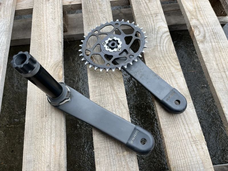 Karbonové Truvativ Stylo DUB Carbon kliky s absoluteBLACK oval převodníkem