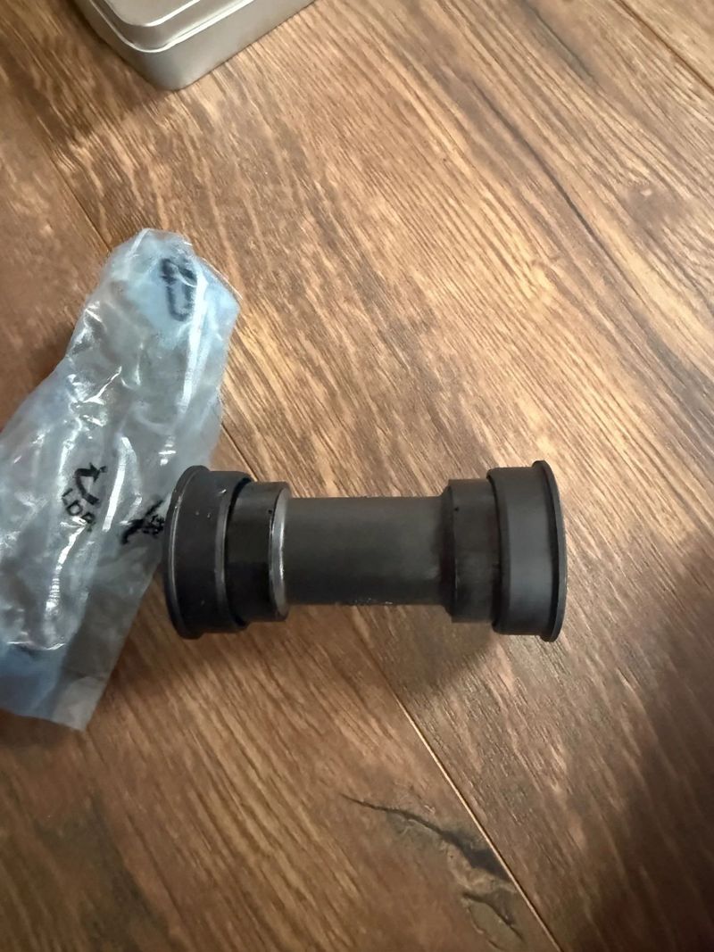 Středová osa Shimano BBRS500 pressfit silniční