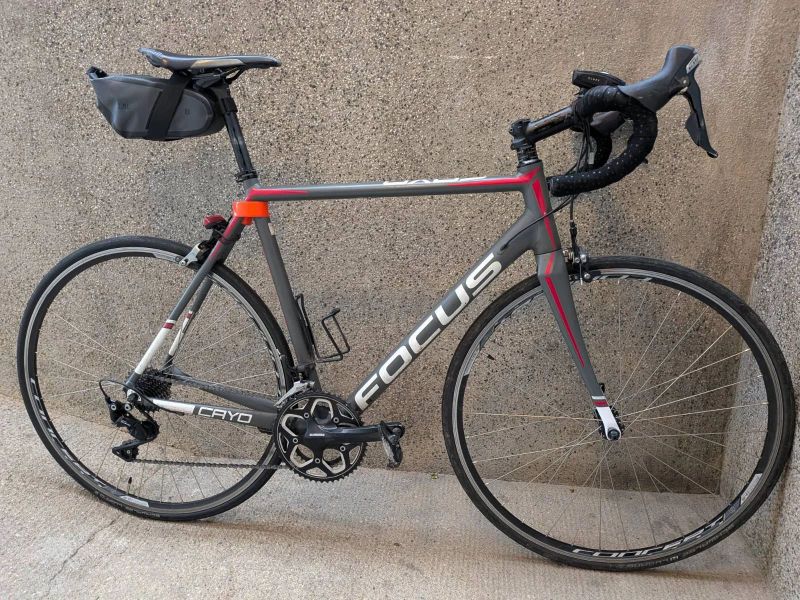 Silniční kolo Focus Cayo AL 105 (2016) – po servisu, doplňky v ceně
