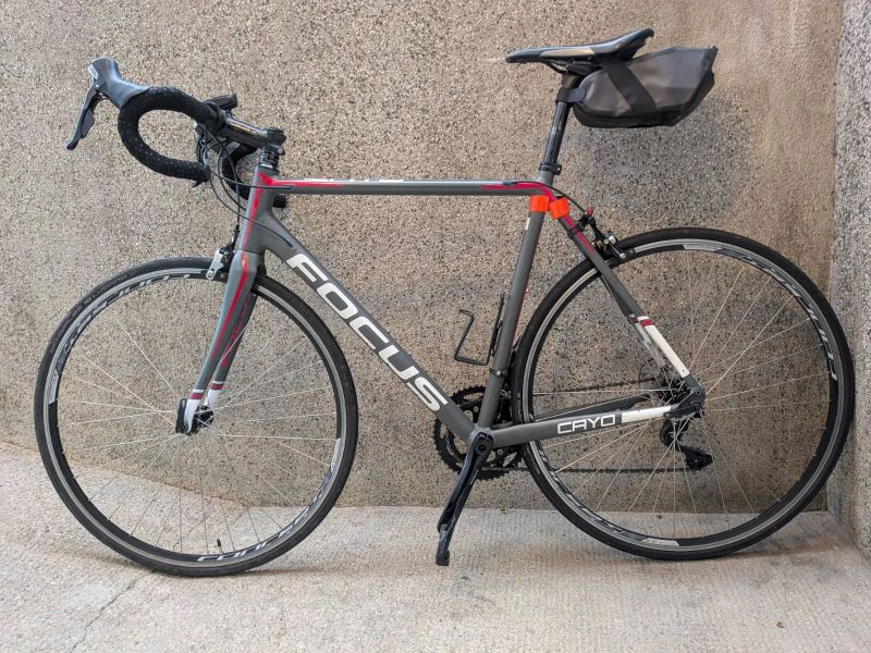 Silniční kolo Focus Cayo AL 105 (2016) – po servisu, doplňky v ceně