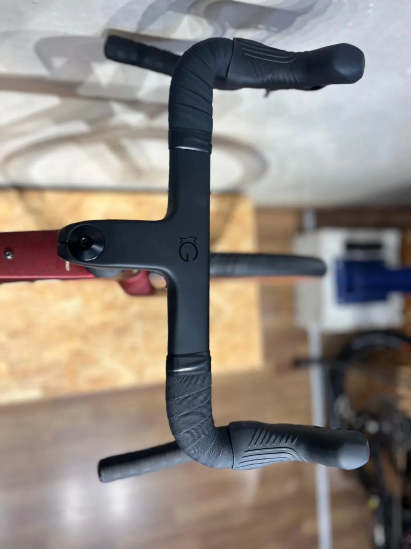 španělská karbonová integrovaná gravel řídítka Megamo