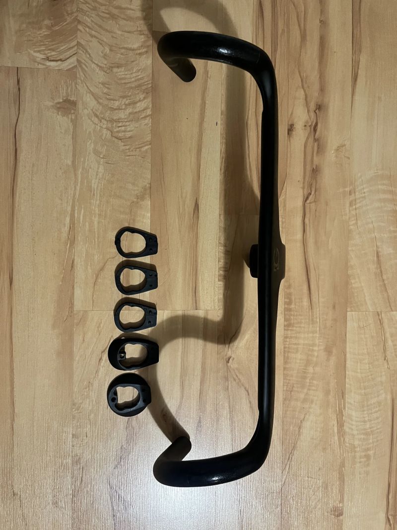 španělská karbonová integrovaná gravel řídítka Megamo