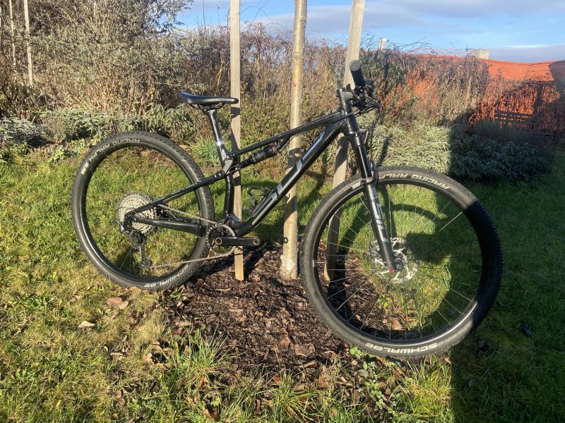 Černý Superior XF 939 RC pro menšího nadšence