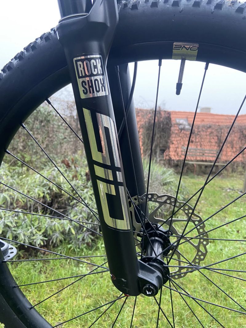 Černý Superior XF 939 RC pro menšího nadšence