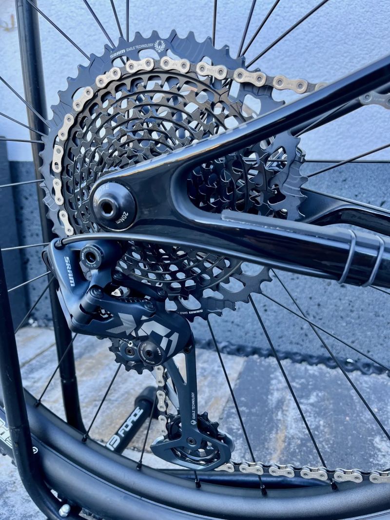 HT Ghost Lector UC Replica, vel. M, najeto cca 5km, jako nové.