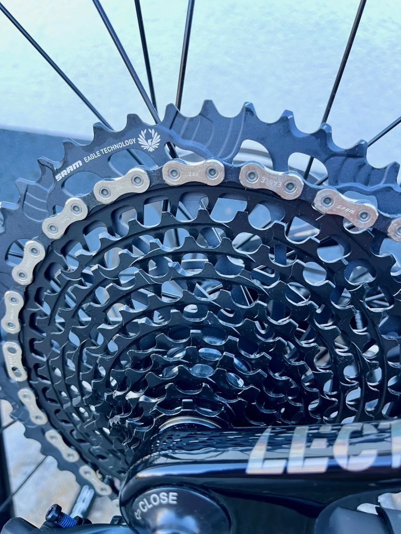 HT Ghost Lector UC Replica, vel. M, najeto cca 5km, jako nové.