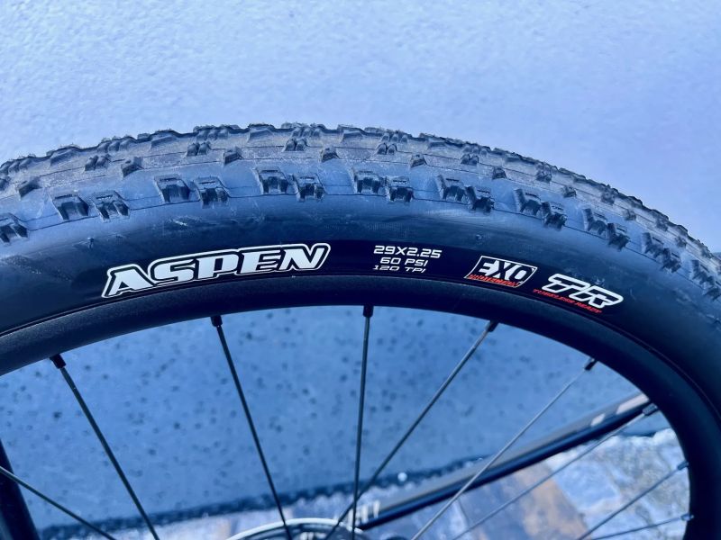 HT Ghost Lector UC Replica, vel. M, najeto cca 5km, jako nové.