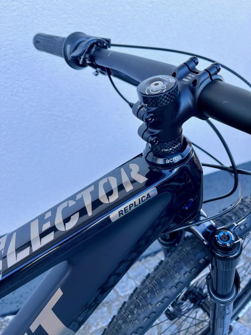 HT Ghost Lector UC Replica, vel. M, najeto cca 5km, jako nové.