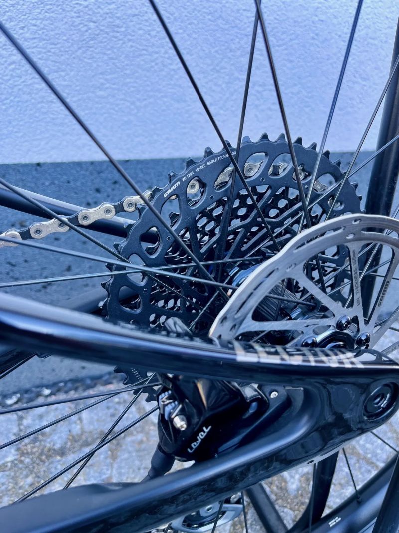 HT Ghost Lector UC Replica, vel. M, najeto cca 5km, jako nové.