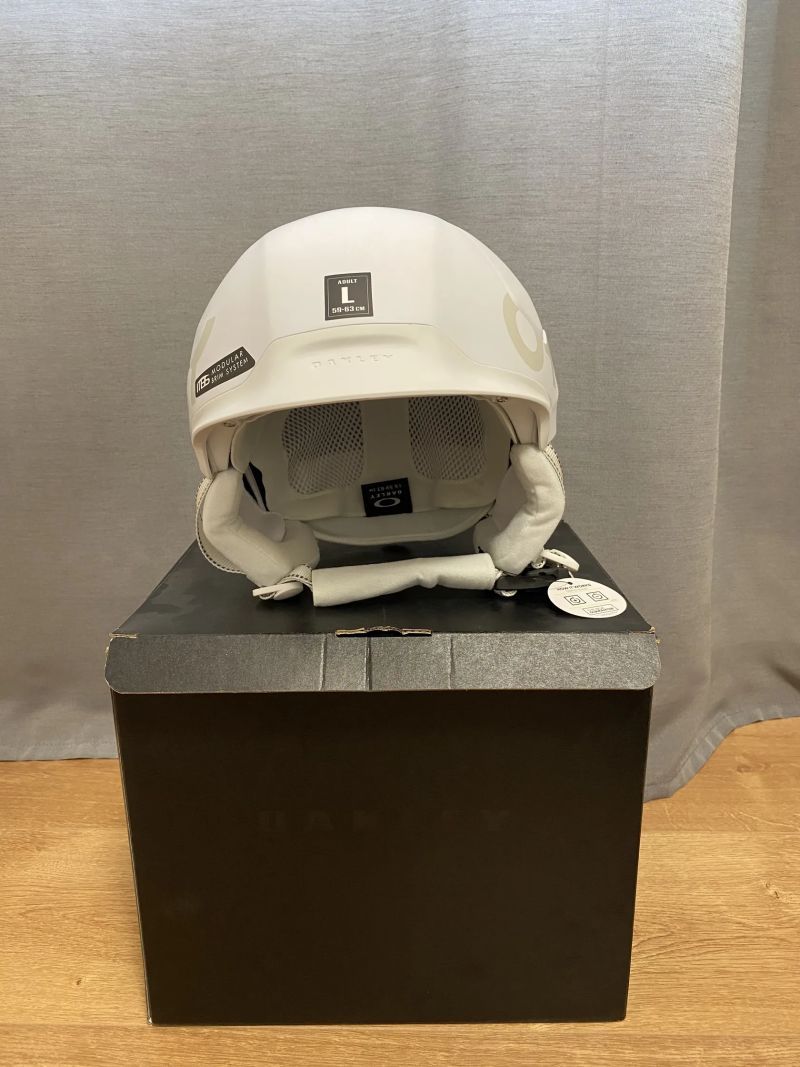 Lyžařská helma Oakley MOD5 Factory Pilot - mate white, velikost L (59-63cm) - nová