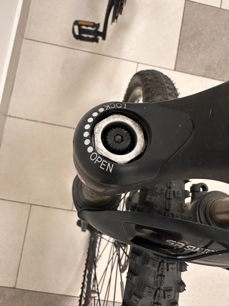 Merida Crossway 300 - pouze 5x použité