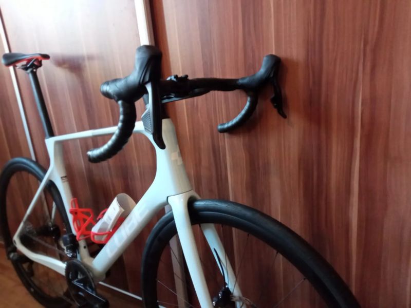 Cube Agree C:62 Pro Sram Rival ASX
