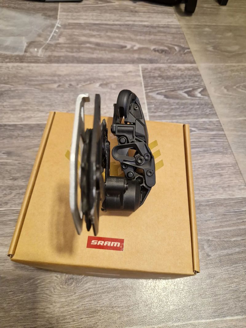 Sram Eagle 90 T-type Transmission Full-Mount UDH + řazení