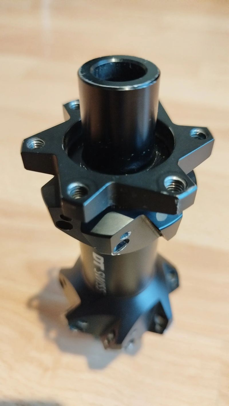 Zadní náboj DT Swiss 370 Boost Straightpull Microspline