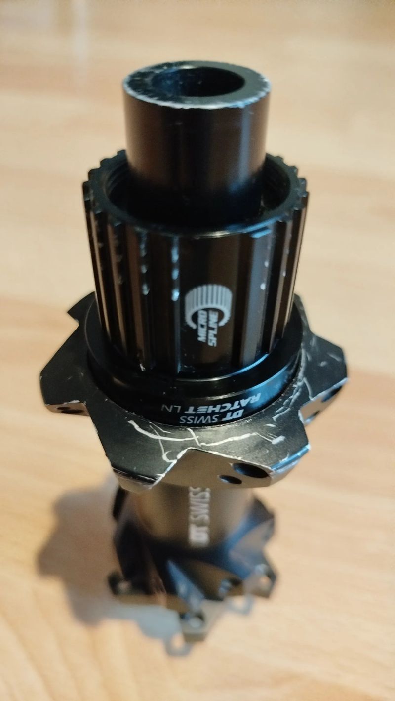 Zadní náboj DT Swiss 370 Boost Straightpull Microspline