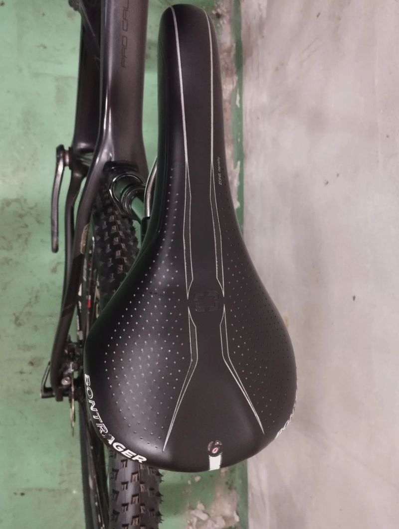  TREK PROCALIBER 9.8.- KARBONOVÁ KOLA Bontragger Kovee Pro, 9.8kg