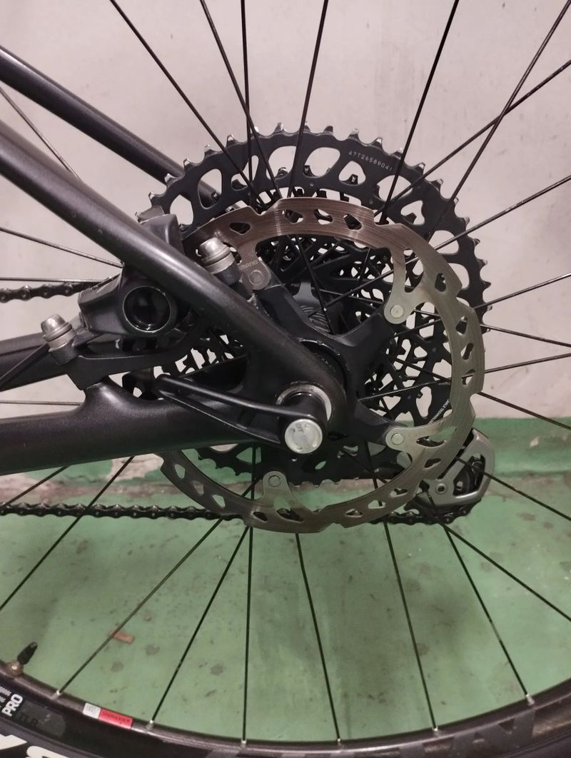  TREK PROCALIBER 9.8.- KARBONOVÁ KOLA Bontragger Kovee Pro, 9.8kg