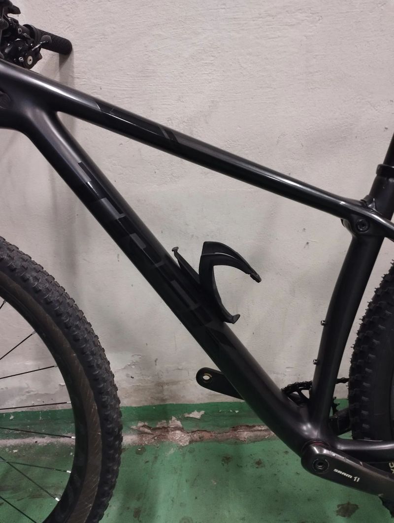  TREK PROCALIBER 9.8.- KARBONOVÁ KOLA Bontragger Kovee Pro, 9.8kg