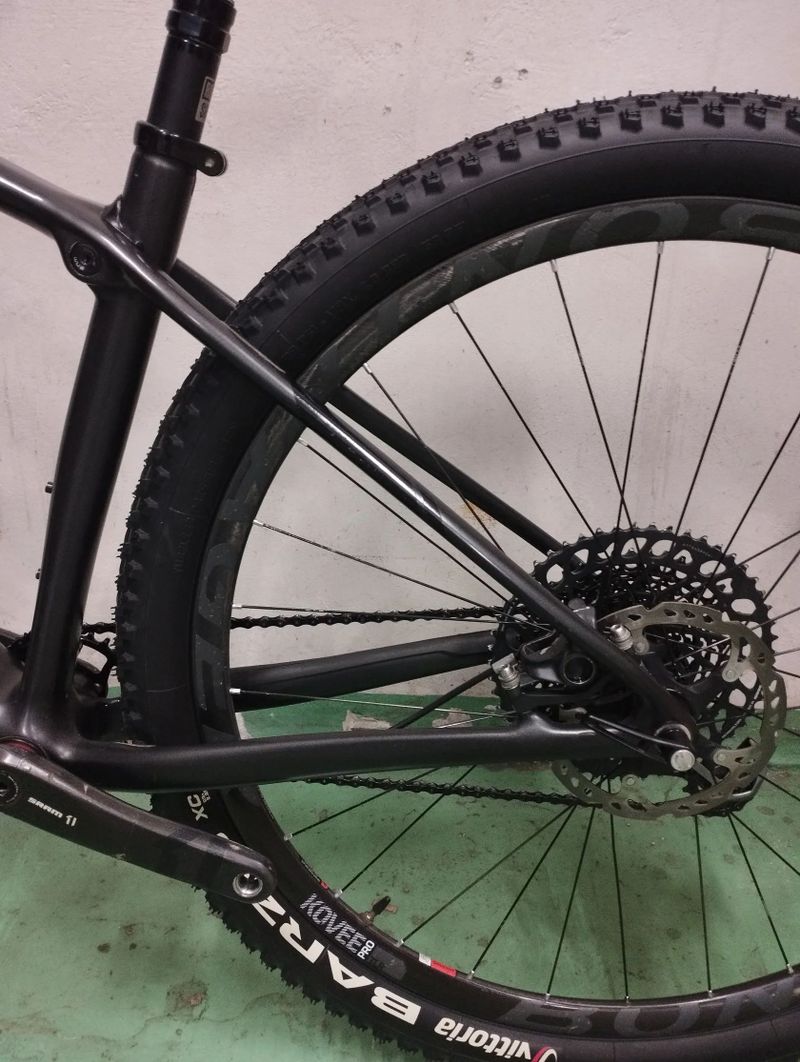  TREK PROCALIBER 9.8.- KARBONOVÁ KOLA Bontragger Kovee Pro, 9.8kg
