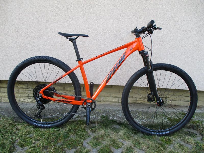 Nové 29" kolo Apache Tuwan A5 17", Deore1x11, vzduch. vidlice Suntour XCR, pevná osa