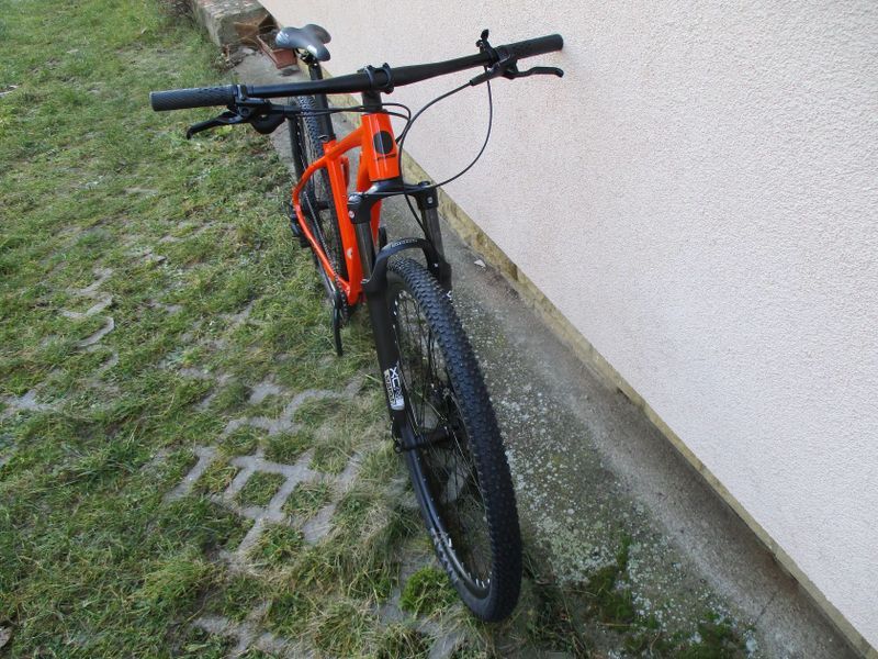 Nové 29" kolo Apache Tuwan A5 17", Deore1x11, vzduch. vidlice Suntour XCR, pevná osa