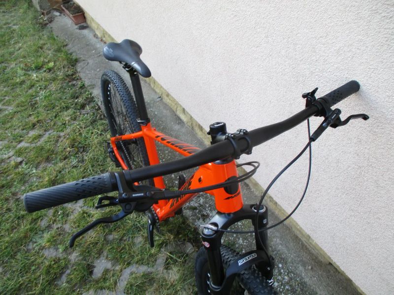 Nové 29" kolo Apache Tuwan A5 17", Deore1x11, vzduch. vidlice Suntour XCR, pevná osa