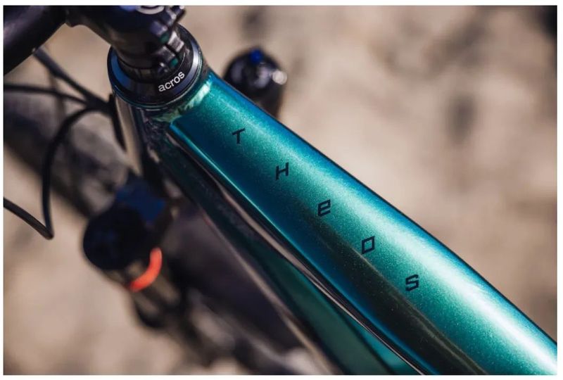 Kellys Theos R30 Magic Green 725Wh 2025