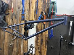 Dirtový rám Kona Downside