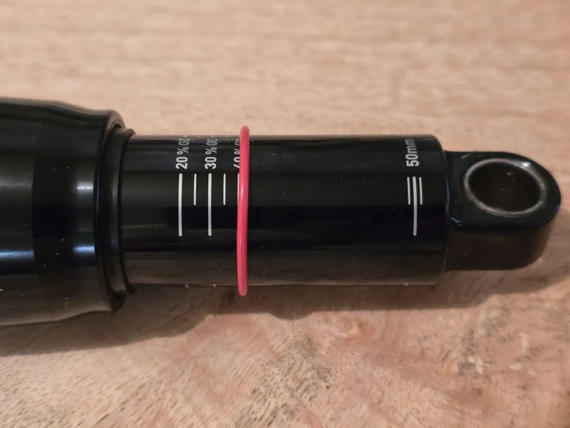 Prodám tlumič RockShox Deluxe Select+ (210x50 mm)